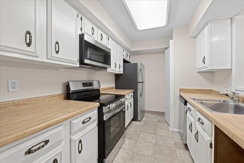 Tiny photo for 720 St. Andrews Lane #24, Crystal Lake, IL 60014 (MLS # 12603500)