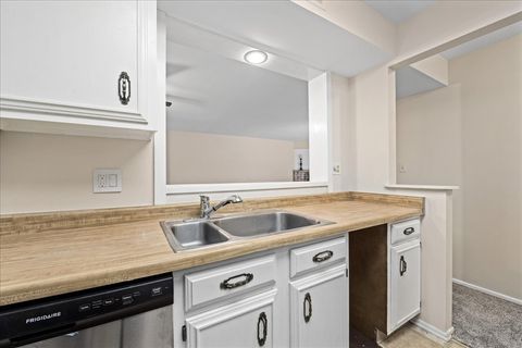 Tiny photo for 720 St. Andrews Lane #24, Crystal Lake, IL 60014 (MLS # 12603500)