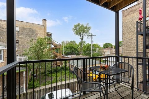 Tiny photo for 2935 W Rosemont Avenue #2, Chicago, IL 60659 (MLS # 12658251)