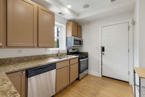 Tiny photo for 2935 W Rosemont Avenue #2, Chicago, IL 60659 (MLS # 12658251)