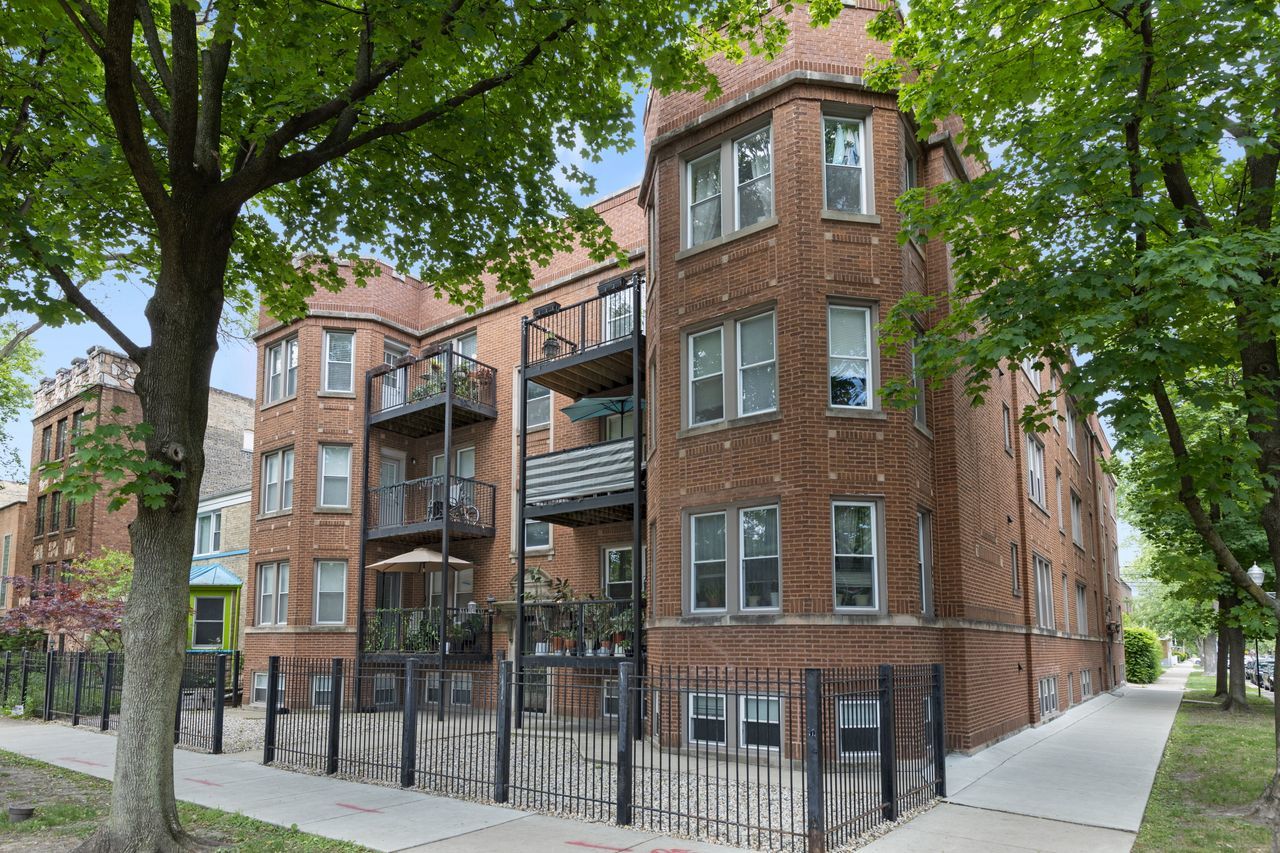2935 W Rosemont Avenue 2