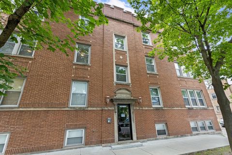 Photo of 2935 W Rosemont Avenue #2, Chicago, IL 60659 (MLS # 12658251)