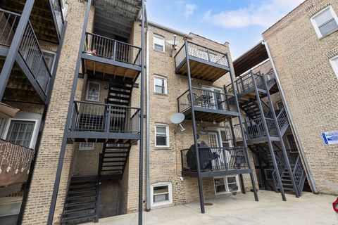 Tiny photo for 2935 W Rosemont Avenue #2, Chicago, IL 60659 (MLS # 12658251)
