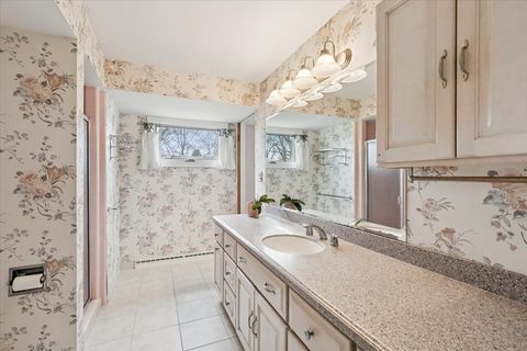 Tiny photo for 214 Hancock Avenue, Lake Bluff, IL 60044 (MLS # 12608357)