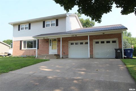 Tiny photo for 1510 7TH Avenue S, Clinton, IA 52732 (MLS # QC4265979)
