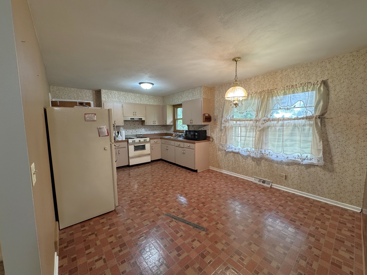 1372 Algonquin Drive