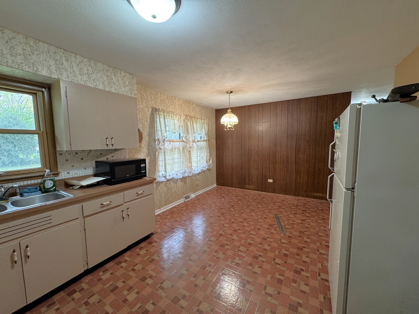 1372 Algonquin Drive