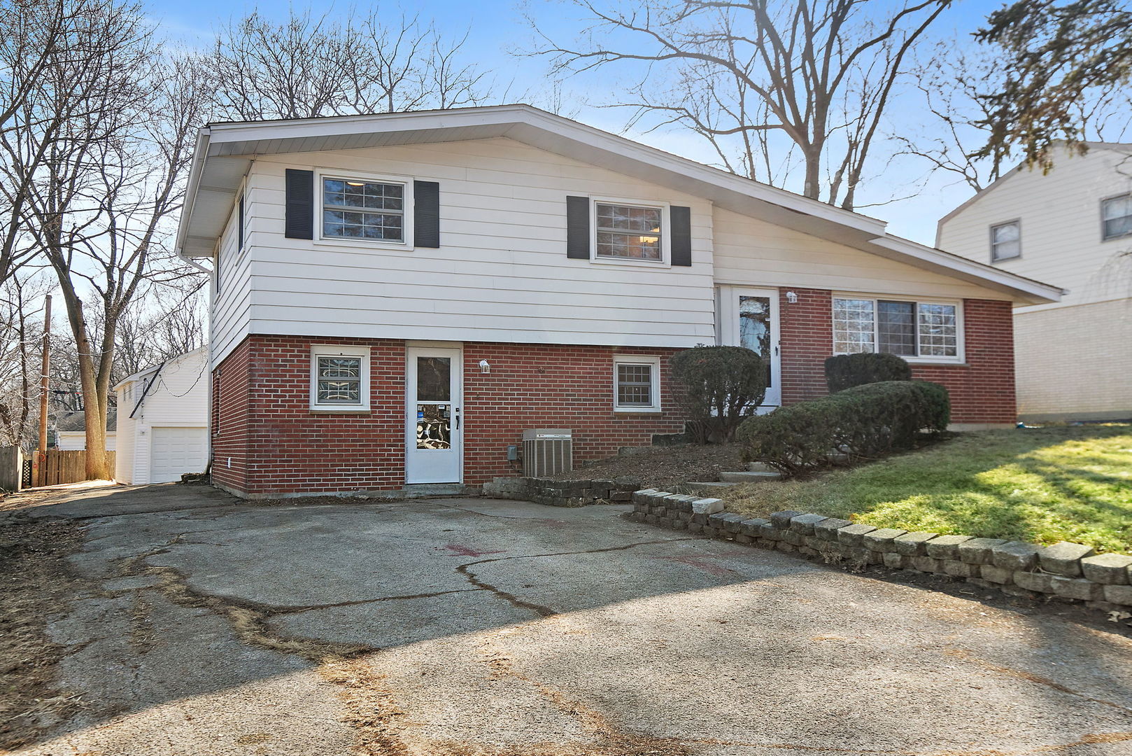657 Lomond Drive