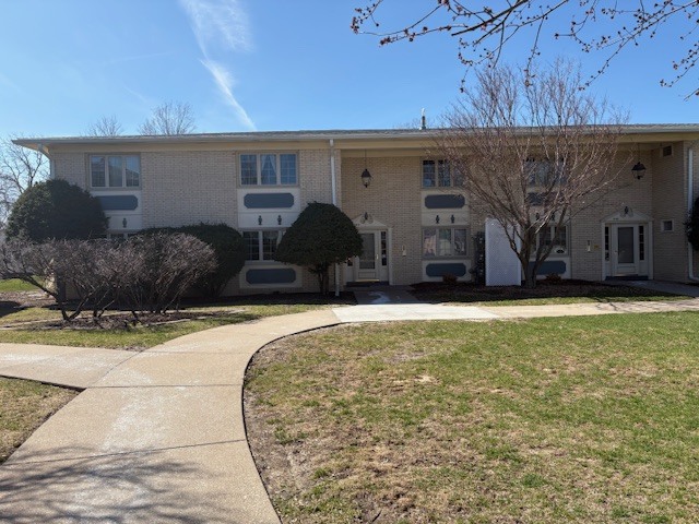Photo 1 of 10 — 930 17th Street 14, Moline, IL 61265