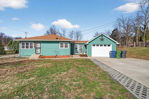 Photo of 1600 N 7th Street, Clinton, IA 52372 (MLS # 12610840)