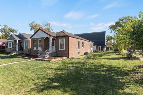 Tiny photo for 723 Balmoral Avenue, Westchester, IL 60154 (MLS # 12477255)