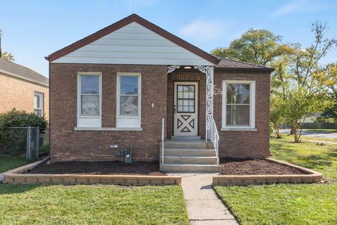 Tiny photo for 723 Balmoral Avenue, Westchester, IL 60154 (MLS # 12477255)