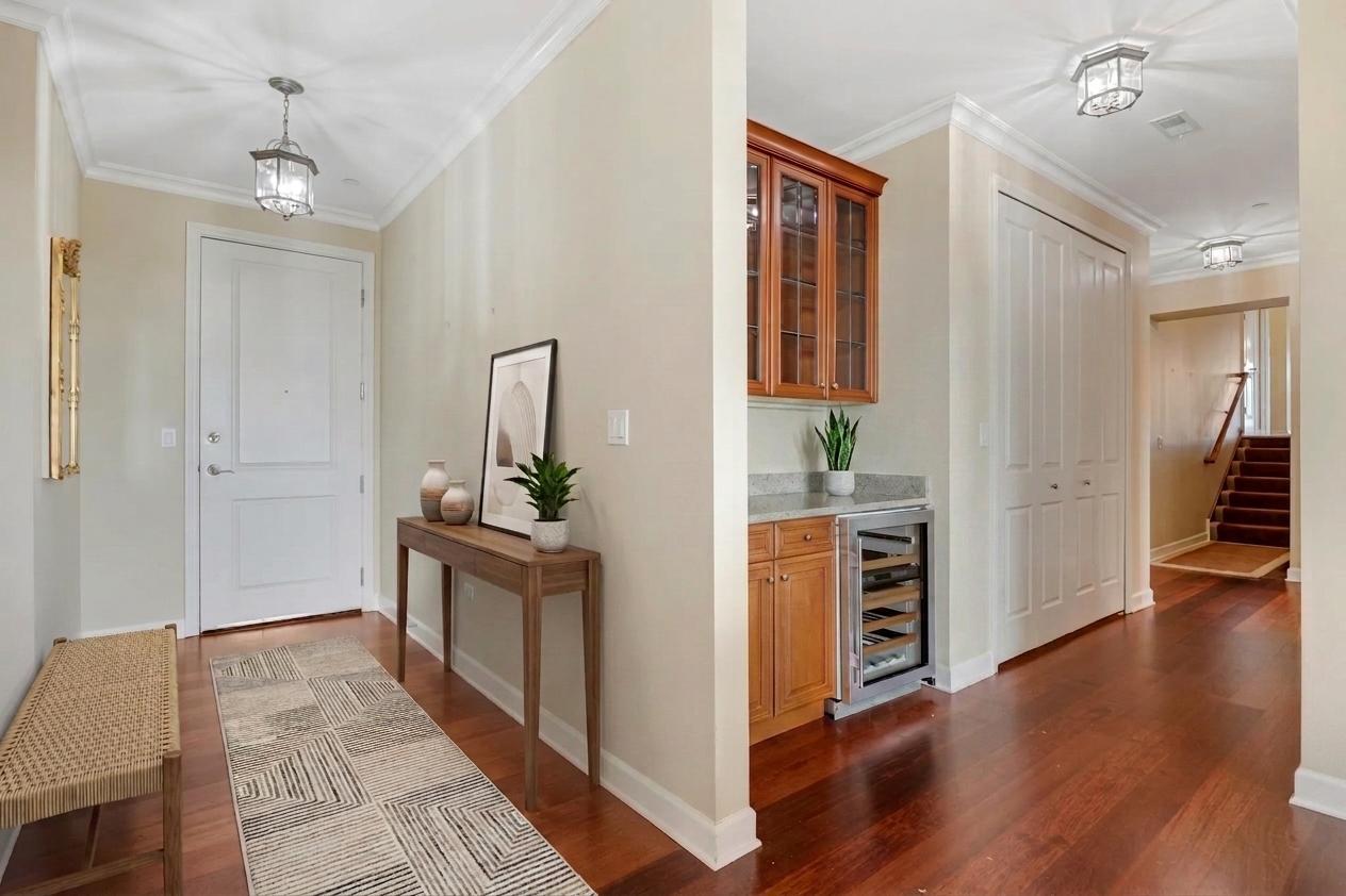 50 N Plum Grove Road 606E