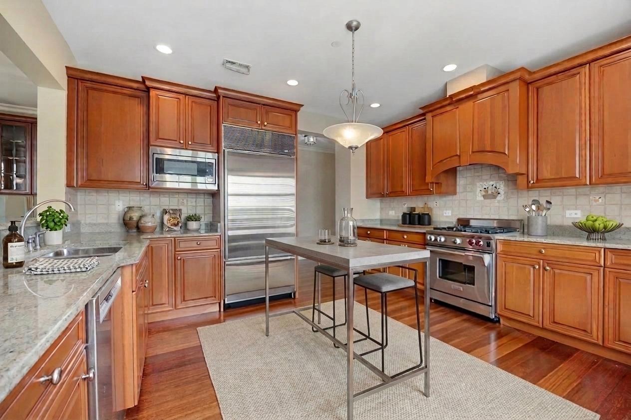 50 N Plum Grove Road 606E