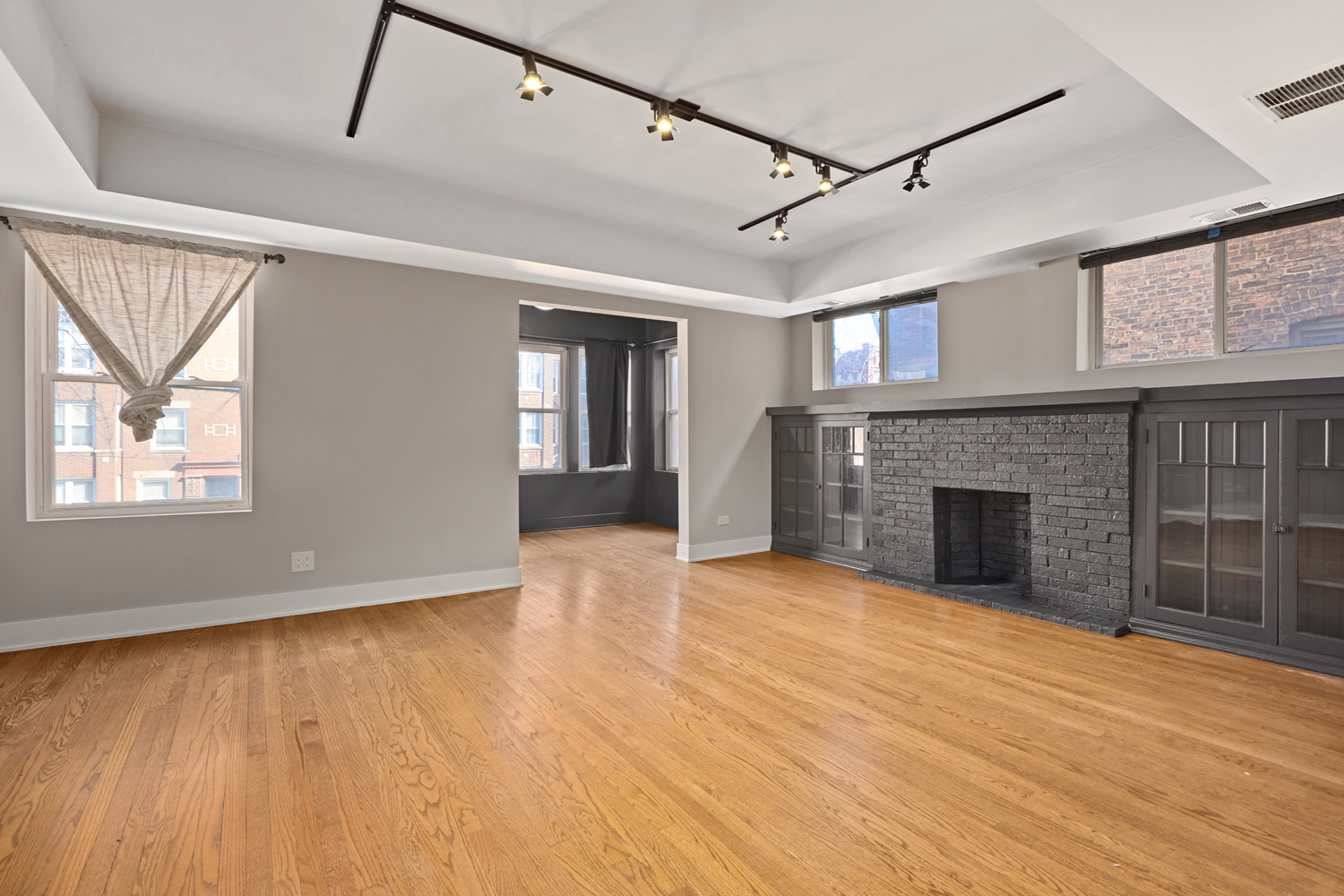 1517 E 67th Place