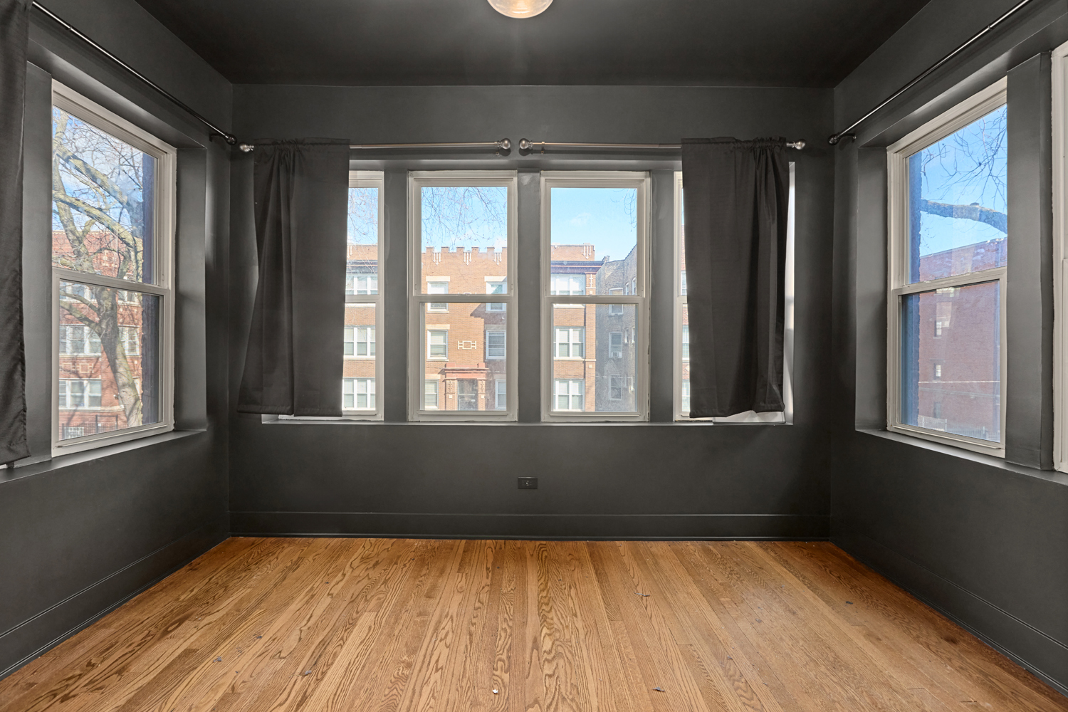 1517 E 67th Place