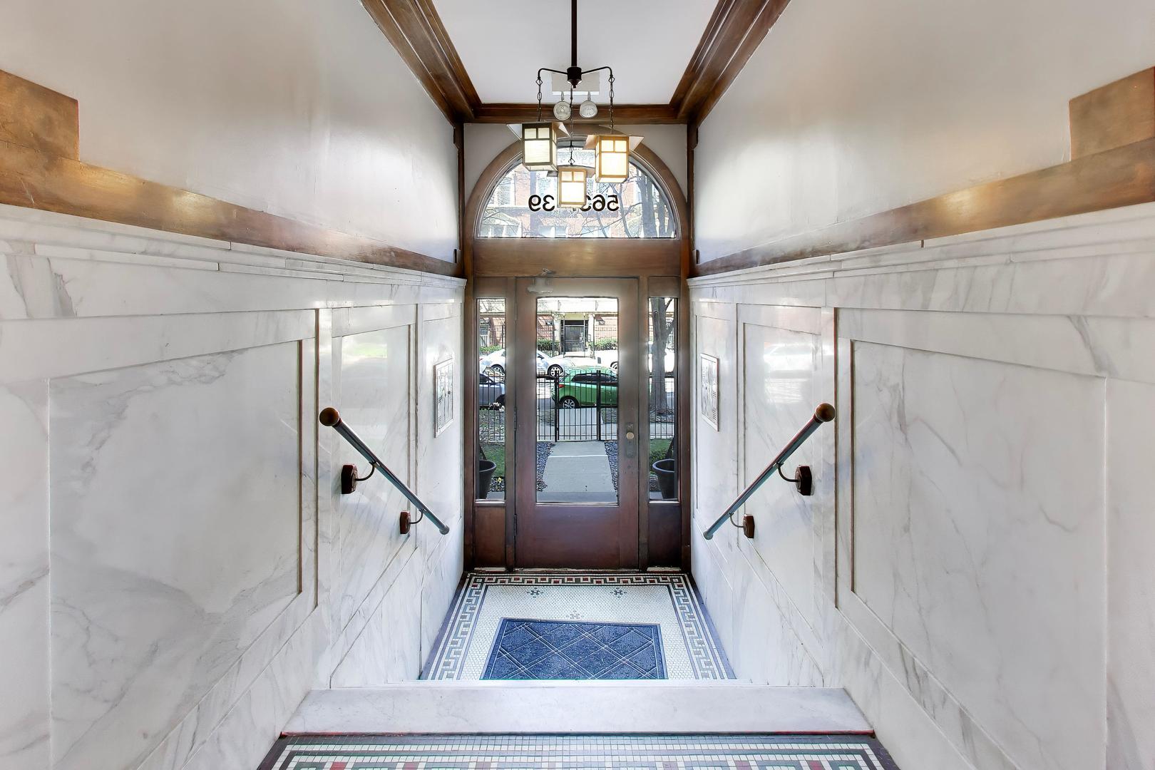 5637 N KENMORE Avenue 3