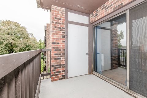 Tiny photo for 1504 Woodbridge Road #2E, Joliet, IL 60436 (MLS # 12496990)