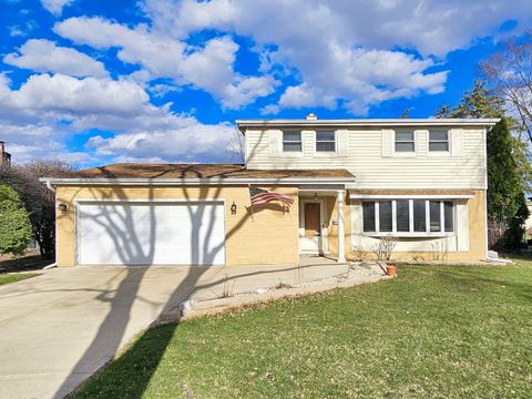 357 N PIONEER Drive Addison IL 60101