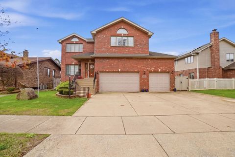 Photo of 5733 W 97th Street, Oak Lawn, IL 60453 (MLS # 12646462)