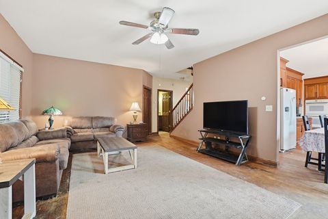 Tiny photo for 5733 W 97th Street, Oak Lawn, IL 60453 (MLS # 12646462)