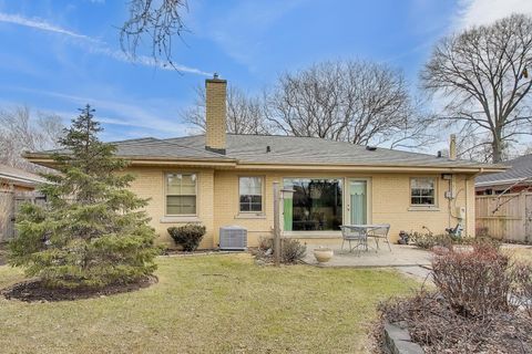 Tiny photo for 5630 N KENTON Avenue, Chicago, IL 60646 (MLS # 12585075)
