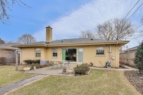 Tiny photo for 5630 N KENTON Avenue, Chicago, IL 60646 (MLS # 12585075)