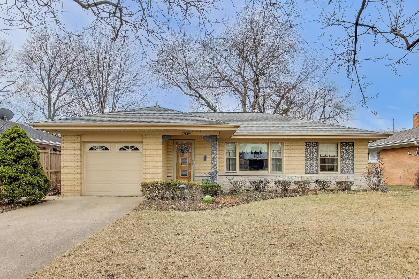 5630 N KENTON Avenue