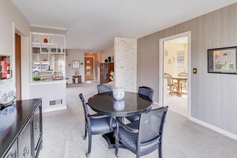 Tiny photo for 5630 N KENTON Avenue, Chicago, IL 60646 (MLS # 12585075)