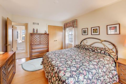 Tiny photo for 5630 N KENTON Avenue, Chicago, IL 60646 (MLS # 12585075)