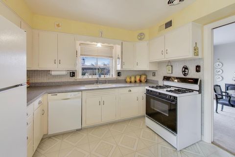 Tiny photo for 5630 N KENTON Avenue, Chicago, IL 60646 (MLS # 12585075)