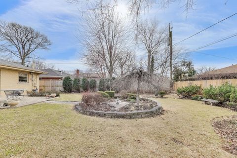 Tiny photo for 5630 N KENTON Avenue, Chicago, IL 60646 (MLS # 12585075)