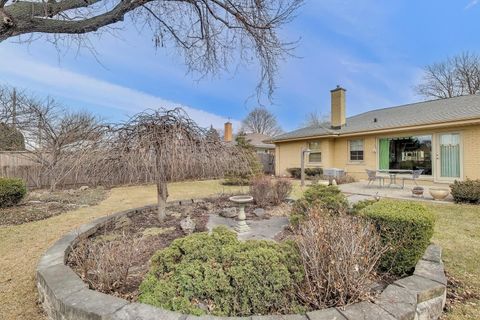 Tiny photo for 5630 N KENTON Avenue, Chicago, IL 60646 (MLS # 12585075)