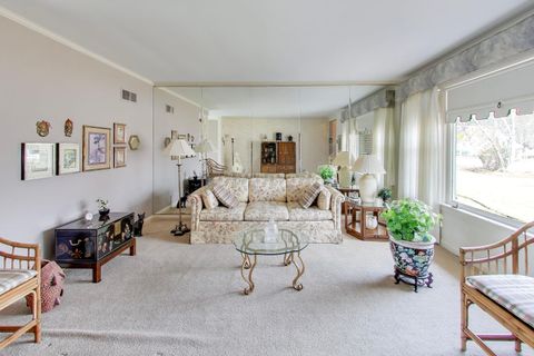 Tiny photo for 5630 N KENTON Avenue, Chicago, IL 60646 (MLS # 12585075)