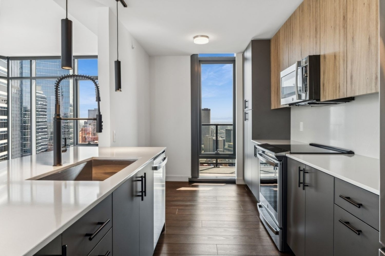 350 N Canal Street 3207