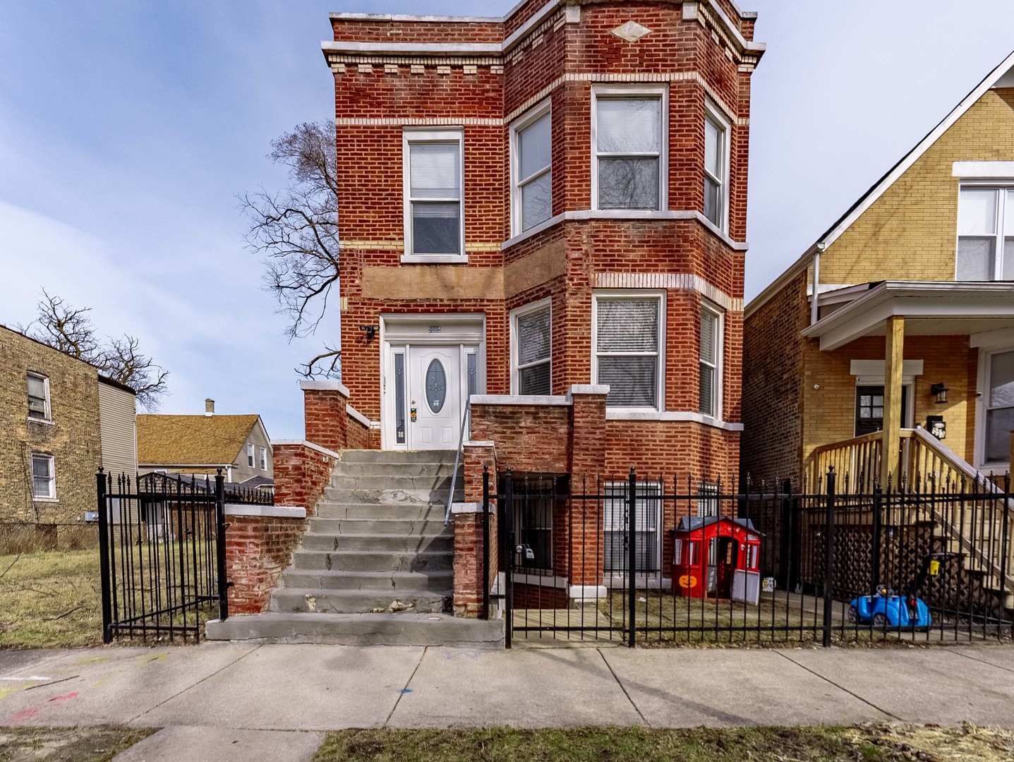 Photo 1 of 13 — 555 N Lawler Avenue 1, Chicago, IL 60644