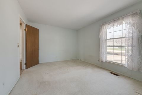 Tiny photo for 4 Barclay Court, Montgomery, IL 60538 (MLS # 12606740)