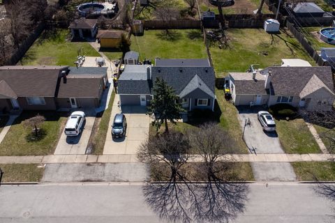 Tiny photo for 6737 104th Place, Chicago Ridge, IL 60415 (MLS # 12605000)