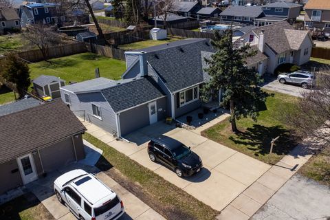 Tiny photo for 6737 104th Place, Chicago Ridge, IL 60415 (MLS # 12605000)