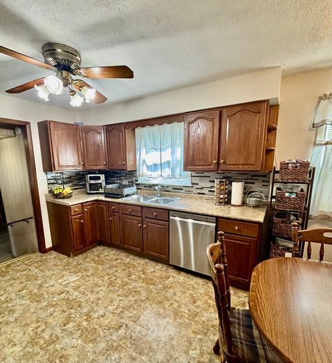 Tiny photo for 6737 104th Place, Chicago Ridge, IL 60415 (MLS # 12605000)