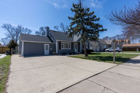 Tiny photo for 6737 104th Place, Chicago Ridge, IL 60415 (MLS # 12605000)