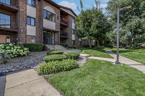 Tiny photo for 14035 Laramie Avenue #409, Crestwood, IL 60418 (MLS # 12748298)
