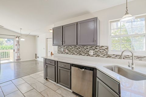 Tiny photo for 712 Shady Oaks Court, Elgin, IL 60120 (MLS # 12462919)