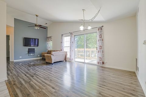 Tiny photo for 712 Shady Oaks Court, Elgin, IL 60120 (MLS # 12462919)