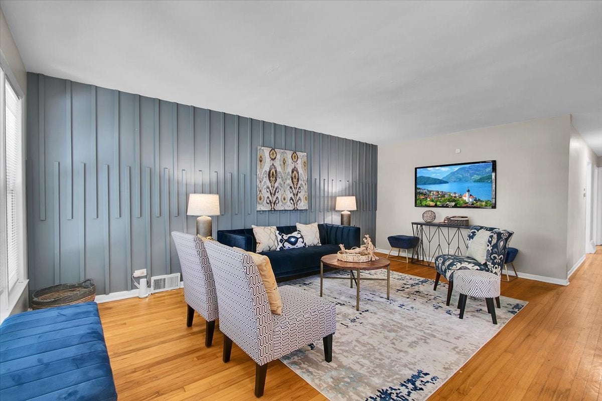 659 W 129th Place