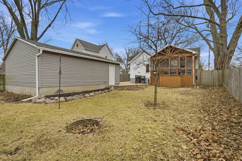 Tiny photo for 921 W Wood Street, Bloomington, IL 61701 (MLS # 12583008)