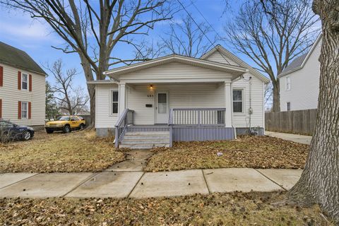 Photo of 921 W Wood Street, Bloomington, IL 61701 (MLS # 12583008)