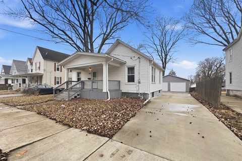 Tiny photo for 921 W Wood Street, Bloomington, IL 61701 (MLS # 12583008)