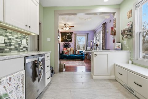 Tiny photo for 921 W Wood Street, Bloomington, IL 61701 (MLS # 12583008)