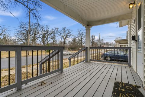 Tiny photo for 921 W Wood Street, Bloomington, IL 61701 (MLS # 12583008)